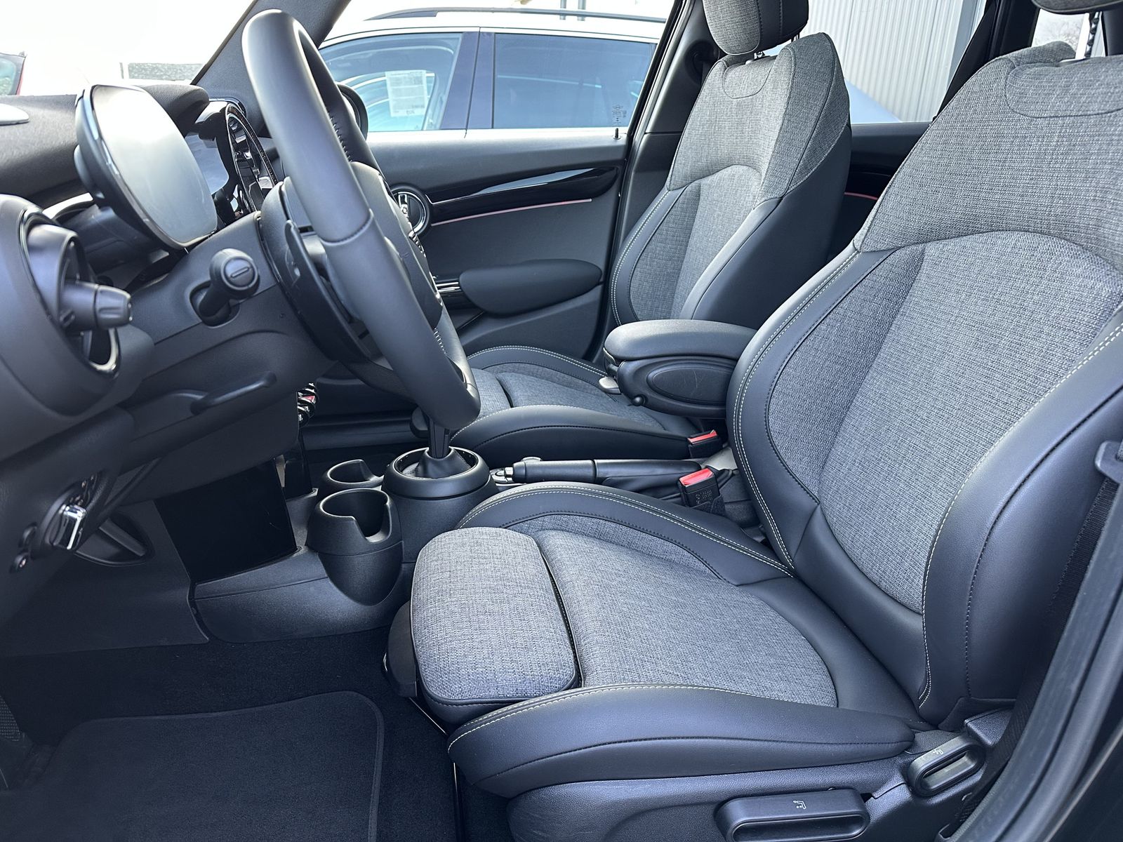 Fahrzeugabbildung MINI Cooper S Classic Trim NAV+LED+PANO+HEAD-UP+H&K