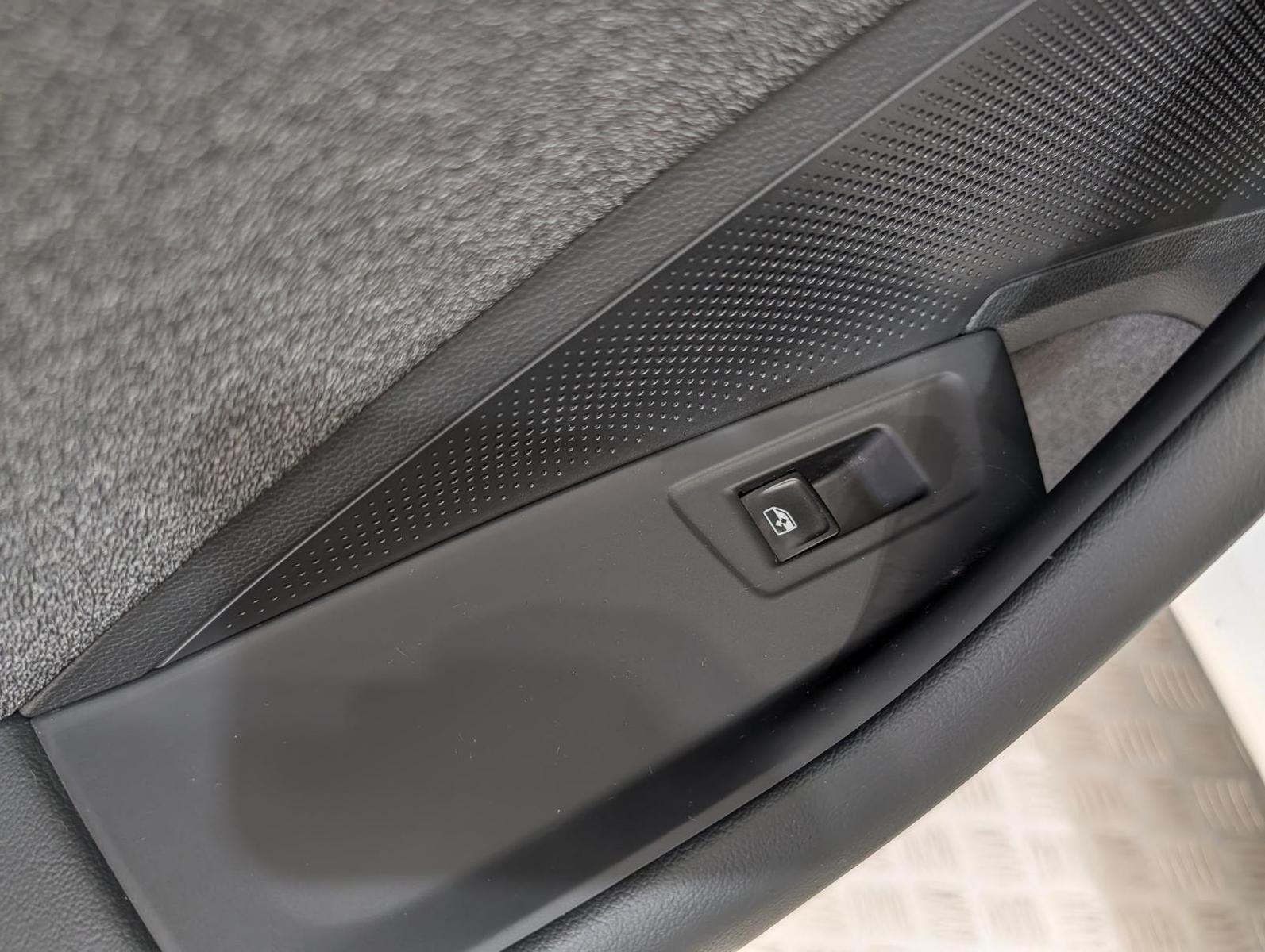 Volkswagen Passat 1.5 eTSI DSG ACC LED Winter App, миниатюра 11