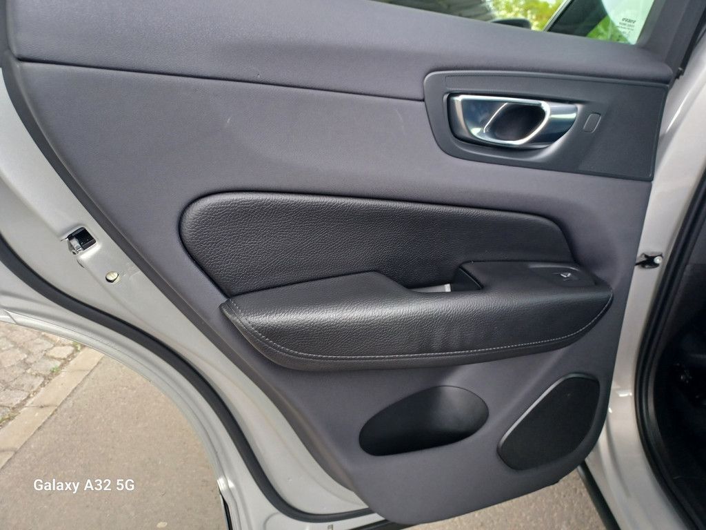 Volvo XC60 B4 Autom.°Momentum Pro°Leder°360°Cam° KI-be foto 18