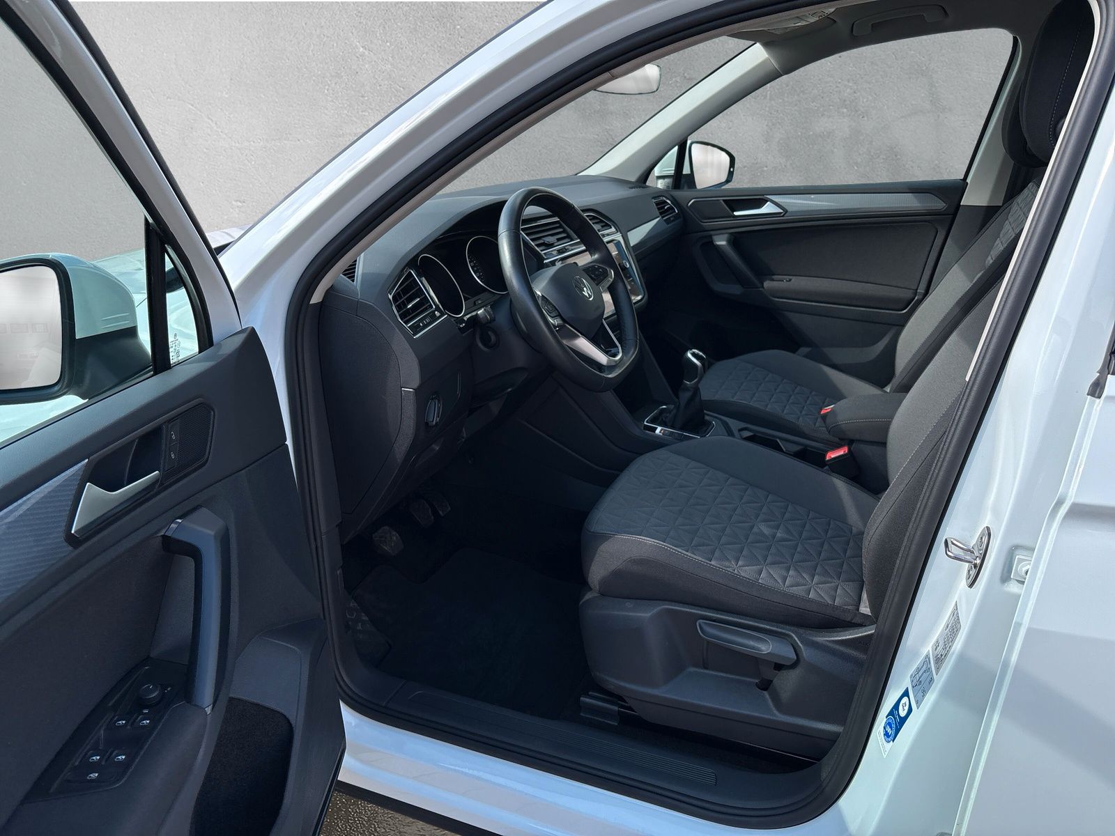 Fahrzeugabbildung Volkswagen Tiguan Life 1.5 TSI Matrix-LED RFK