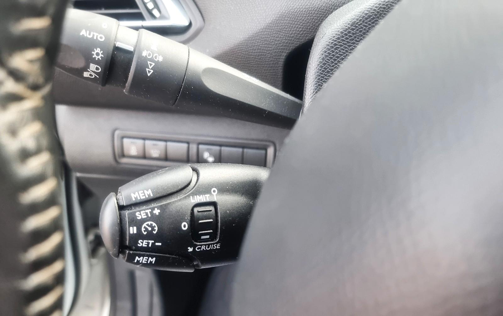 Peugeot 308 SW Allure NAVI KAMERA TEMP SITZH LED PDC ALU