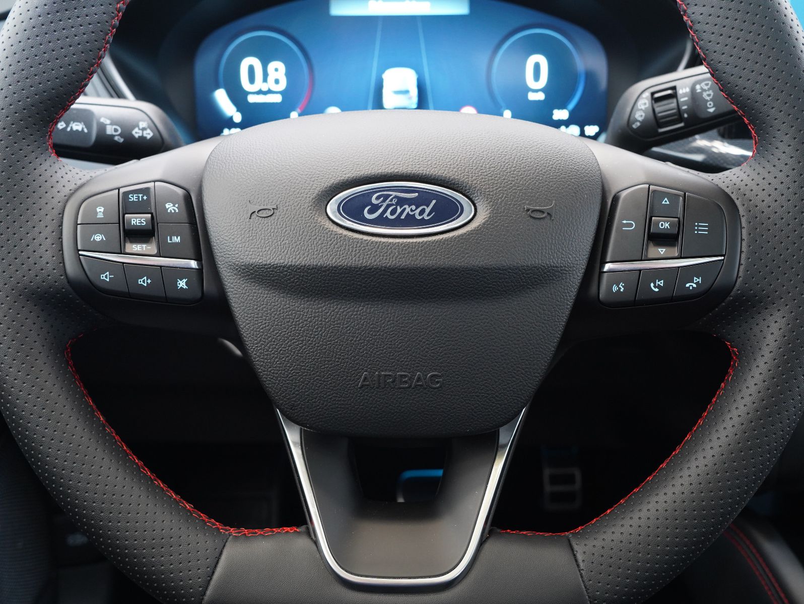 Fahrzeugabbildung Ford Focus Turnier ST-Line X 1.0 EcoBoost PANO