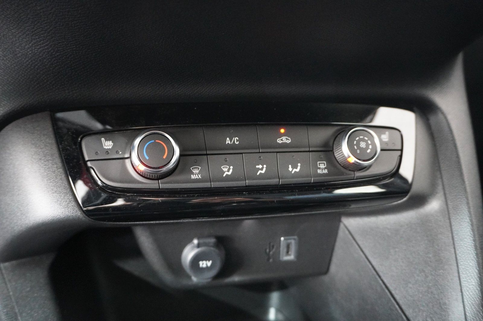 Fahrzeugabbildung Opel Corsa F 1.2 FACELIFT NAVI/LED/KAMERA/VIRTU./DAB+