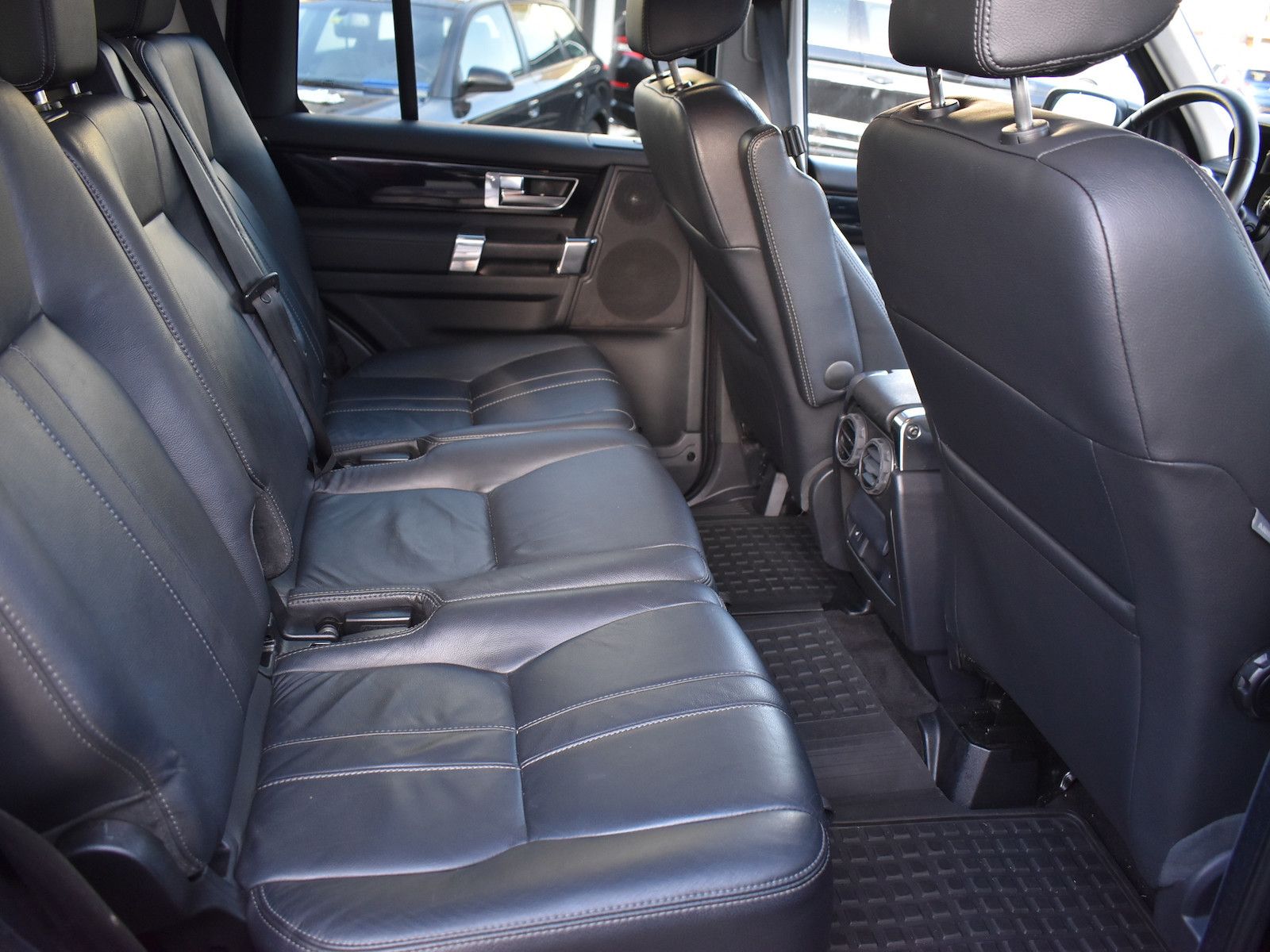 Fahrzeugabbildung Land Rover Discovery SDV6 HSE MOTORSCHADEN 7 SITZE PANO AHK