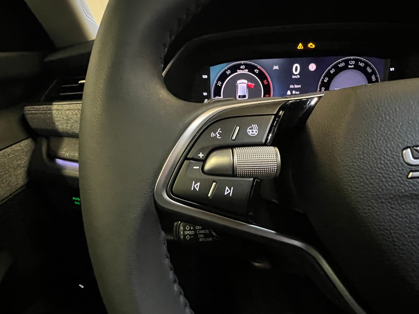 Fahrzeugabbildung SKODA Octavia Combi TOUR 2.0 TDI DSG *AHK, Travel Assi