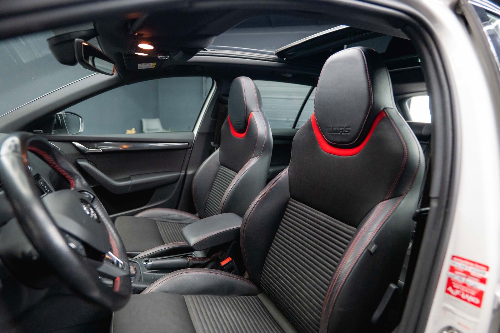 Fahrzeugabbildung SKODA Octavia 2.0 TDI RS 4x4 Performance *Pano*ACC*LED