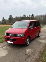 Volkswagen T5 Multivan - rote Volkswagen T5 Multivan