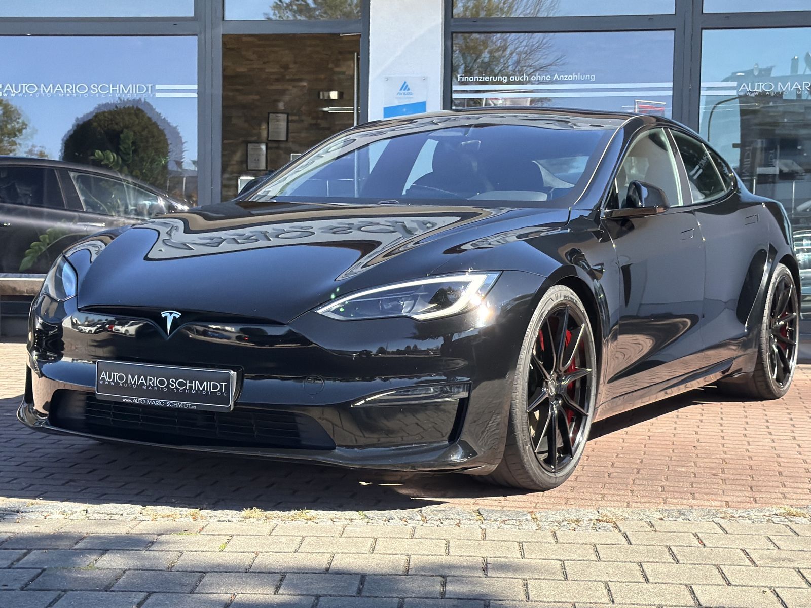 Tesla Model S Plaid 1020 PS Yoke Matrix Self Driving 4
