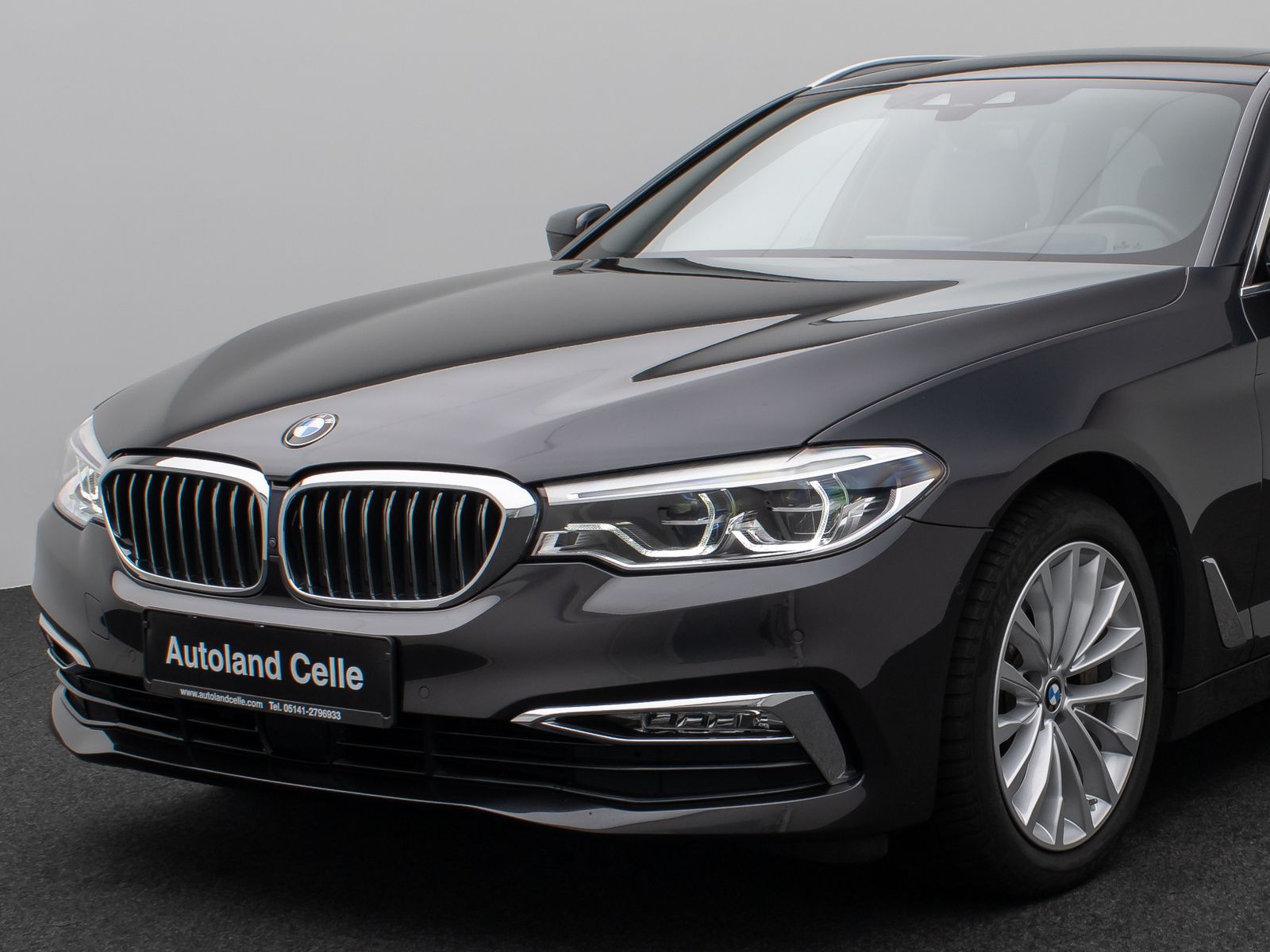 Fahrzeugabbildung BMW 530i xD Luxury Line Panorama 360°HUD H/K Massage