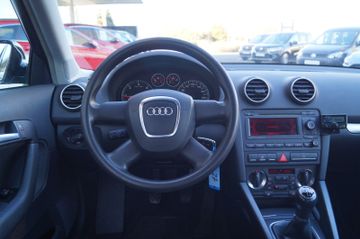 Audi A3 Sportback TDI Attraction NAVI-KLIMA-TEMPOMAT-