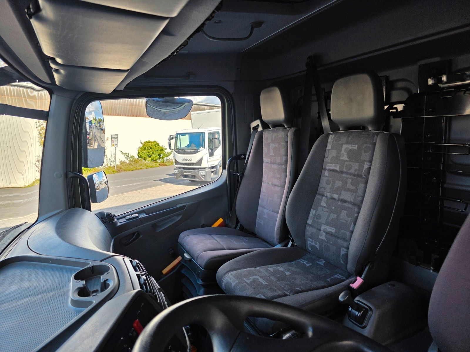 Fahrzeugabbildung Mercedes-Benz Atego 1018 A 4x4 Pritsche Plane