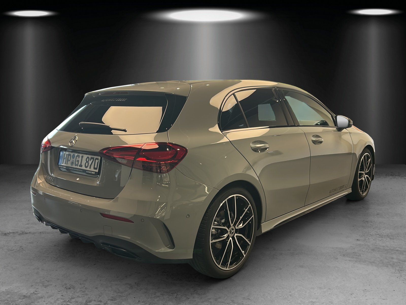 Fahrzeugabbildung Mercedes-Benz A 180 d AMG MultiBeam PANO Lenkradhzg. TOTWINKEL