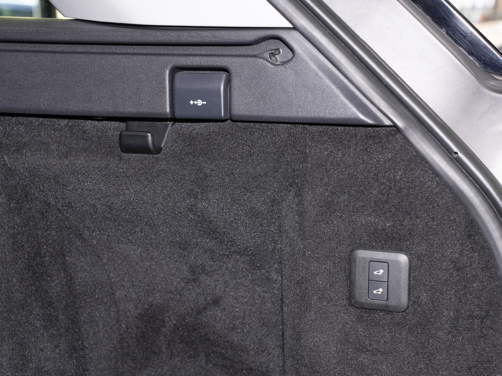 Fahrzeugabbildung Land Rover Range Rover Sport HSE 3.0 SDV6 - neuer ATM | 22"