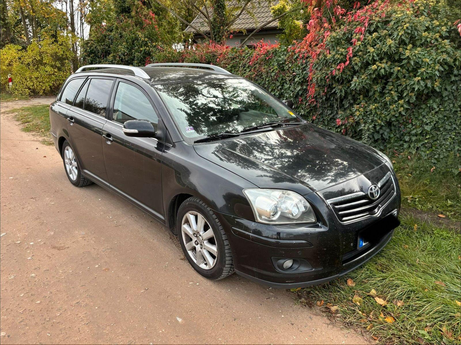 Toyota Avensis 2008 — rear view