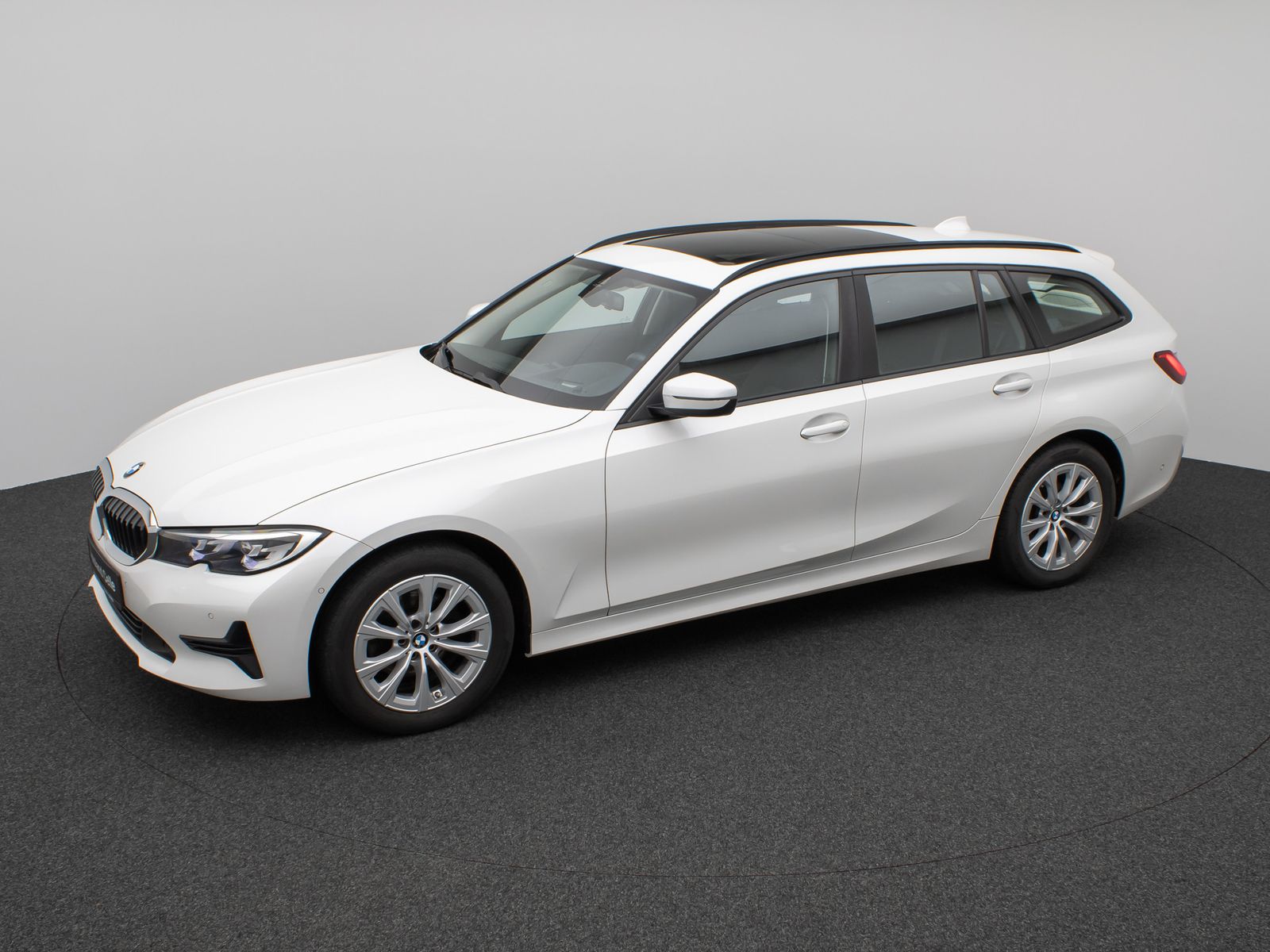 Fahrzeugabbildung BMW 320d  xD Panorama Kamera HUD DAB H/K Lenkradhzg