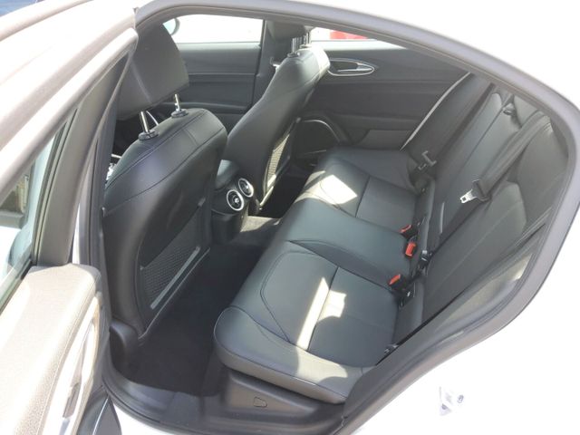 Fahrzeugabbildung Alfa Romeo Giulia Ti Turbo 2.0 Q4 Allrad El. Fondsitzverst.