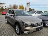 Volkswagen Tiguan Highline 4x4 ** 1. Hand **Top Ausstattung - mit Diesel-Antrieb: Beige, Geländewagen
