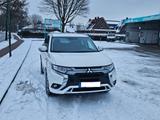 Mitsubishi Outlander PHEV Basis 2.4, 2021 - Mitsubishi Plug-in Hybrid Outlander von privat