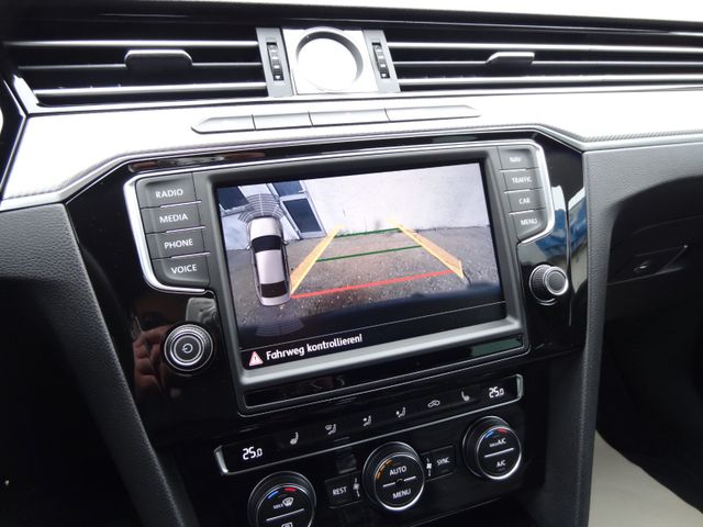Fahrzeugabbildung Volkswagen Passat/Highline/2xR-Line/LED/Virtual/Kam/Leder/