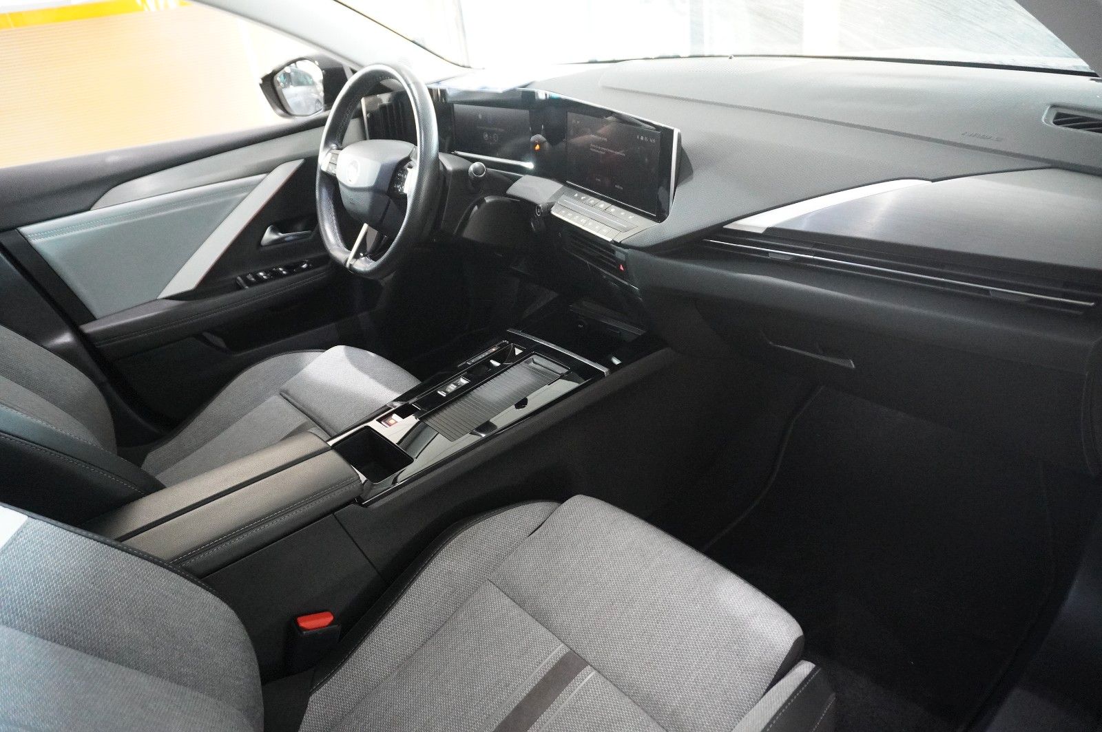 Fahrzeugabbildung Opel Astra L Lim. 1.6 HYBRID ELEGANCE NAVI/KAMERA/AHK