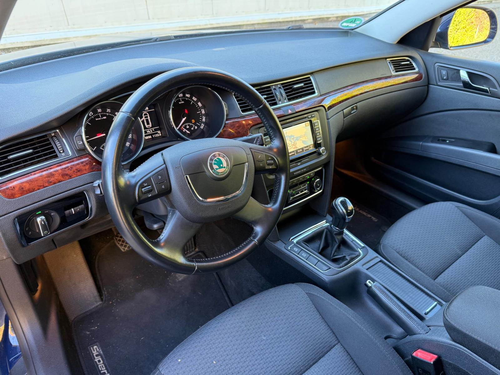 Skoda Superb 2012 — photo 12