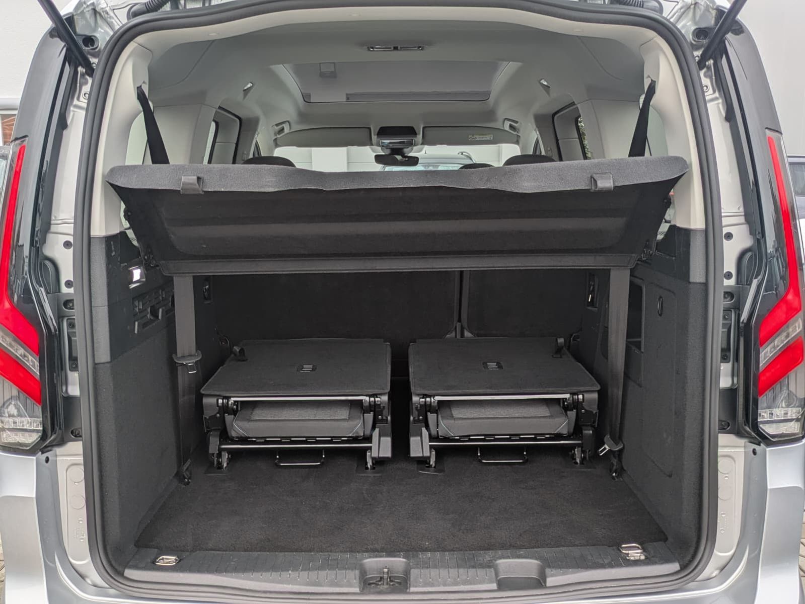 Fahrzeugabbildung Ford Grand Tourneo L2 Active LED*PANO*AHK*ACC*7-Si