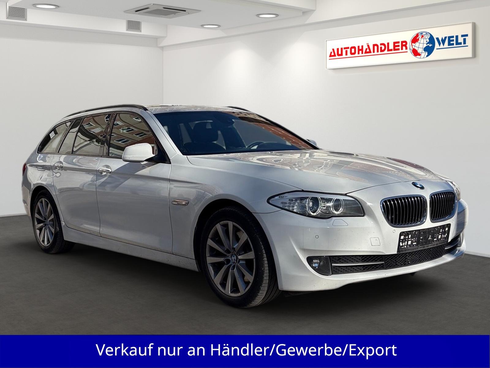 BMW 528 2011 — салон