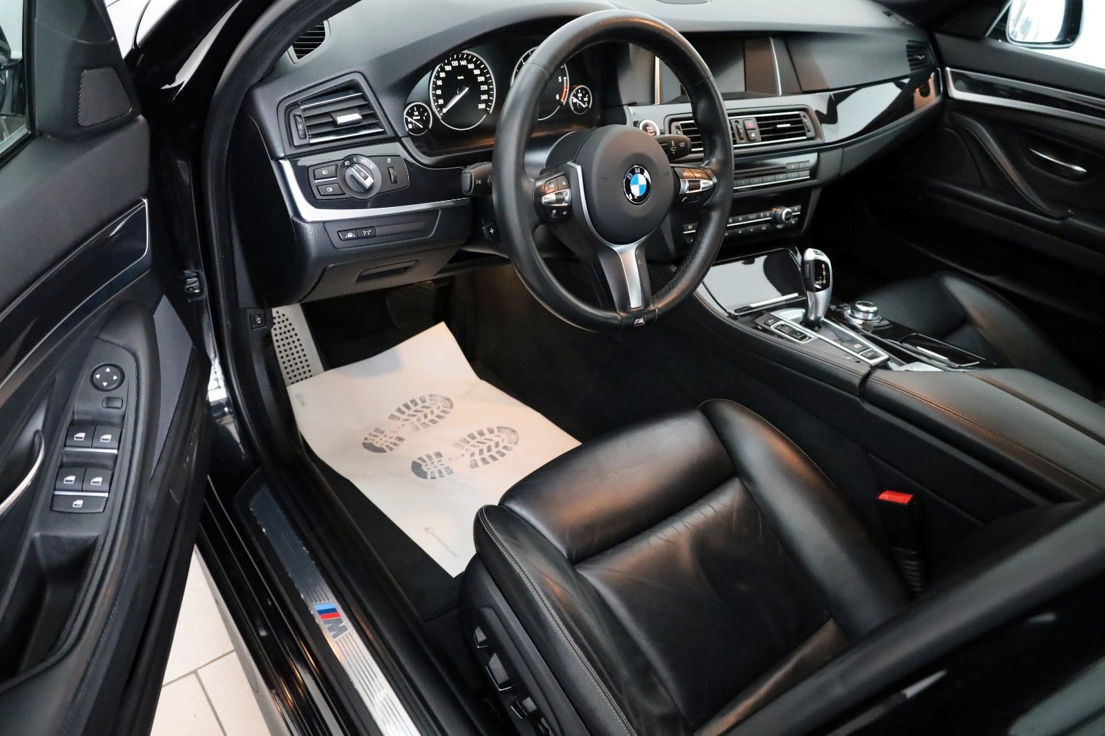 Fahrzeugabbildung BMW 530d Touring M Sport Leder,Navi,Xenon,ACC,SH,PDC