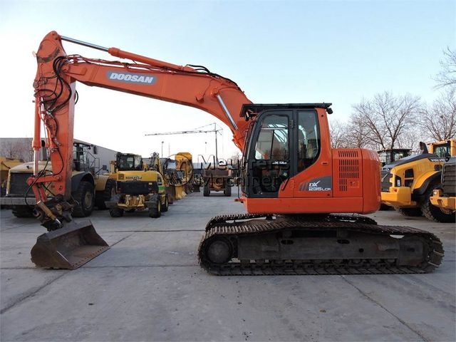 Doosan DX235