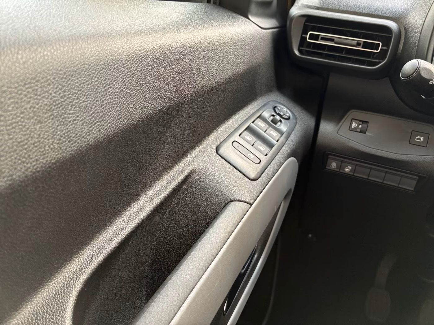 Fahrzeugabbildung Toyota Proace City Verso 1.2 L1 Kamera,LED,Matrix,Navi