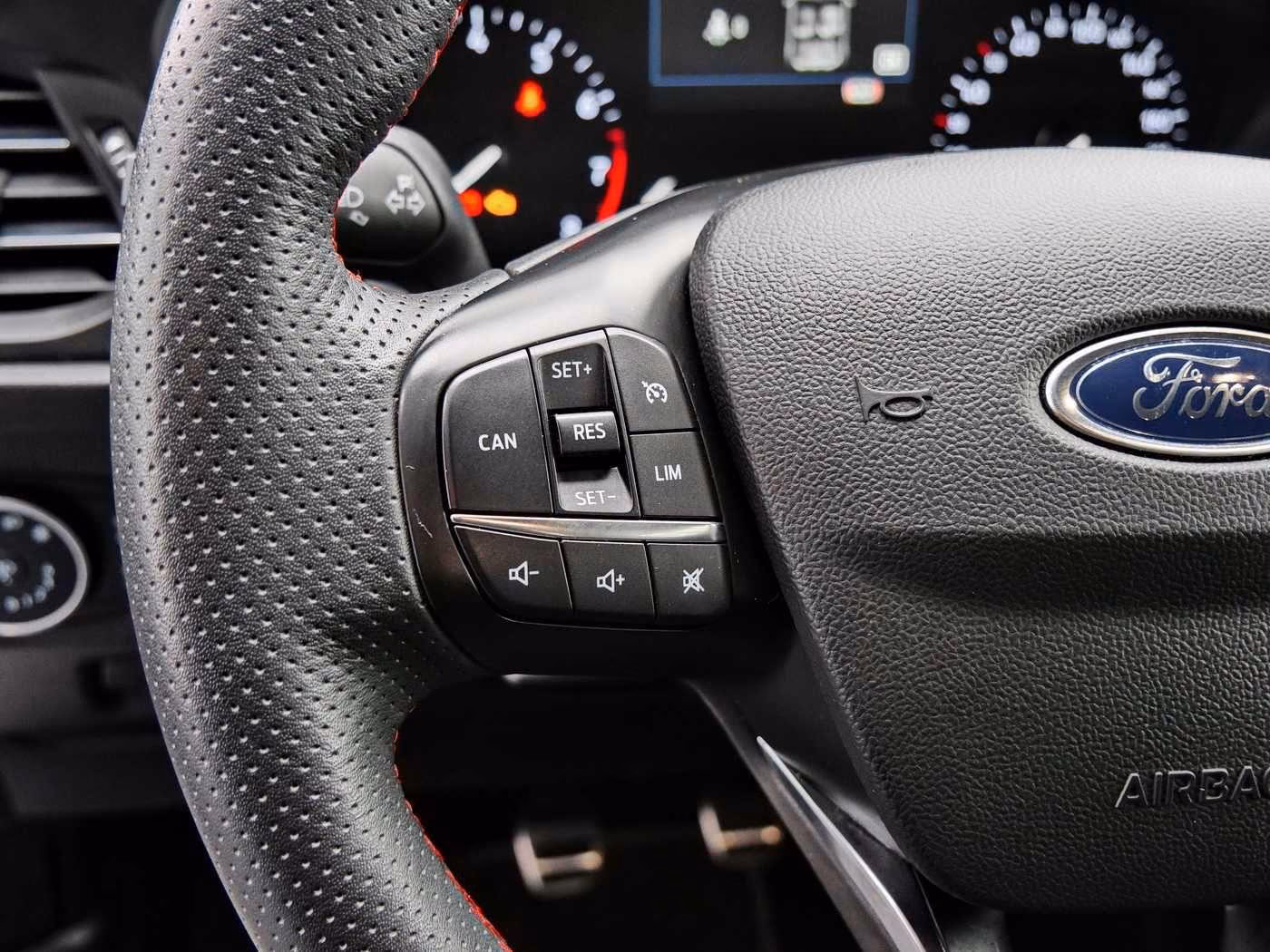 Ford Focus 1.0 ST-Line | LED | KAMERA | 18' | ALARM |