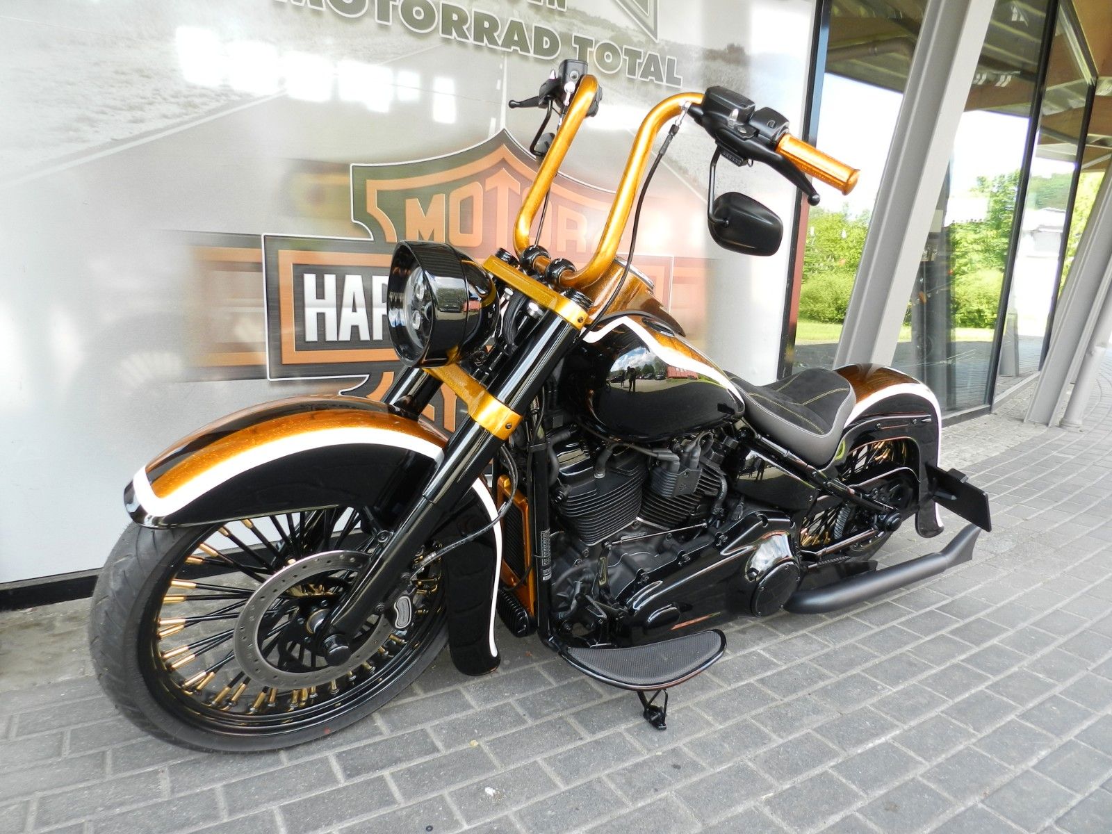 Fahrzeugabbildung Harley-Davidson Softail Slim Chicano Style