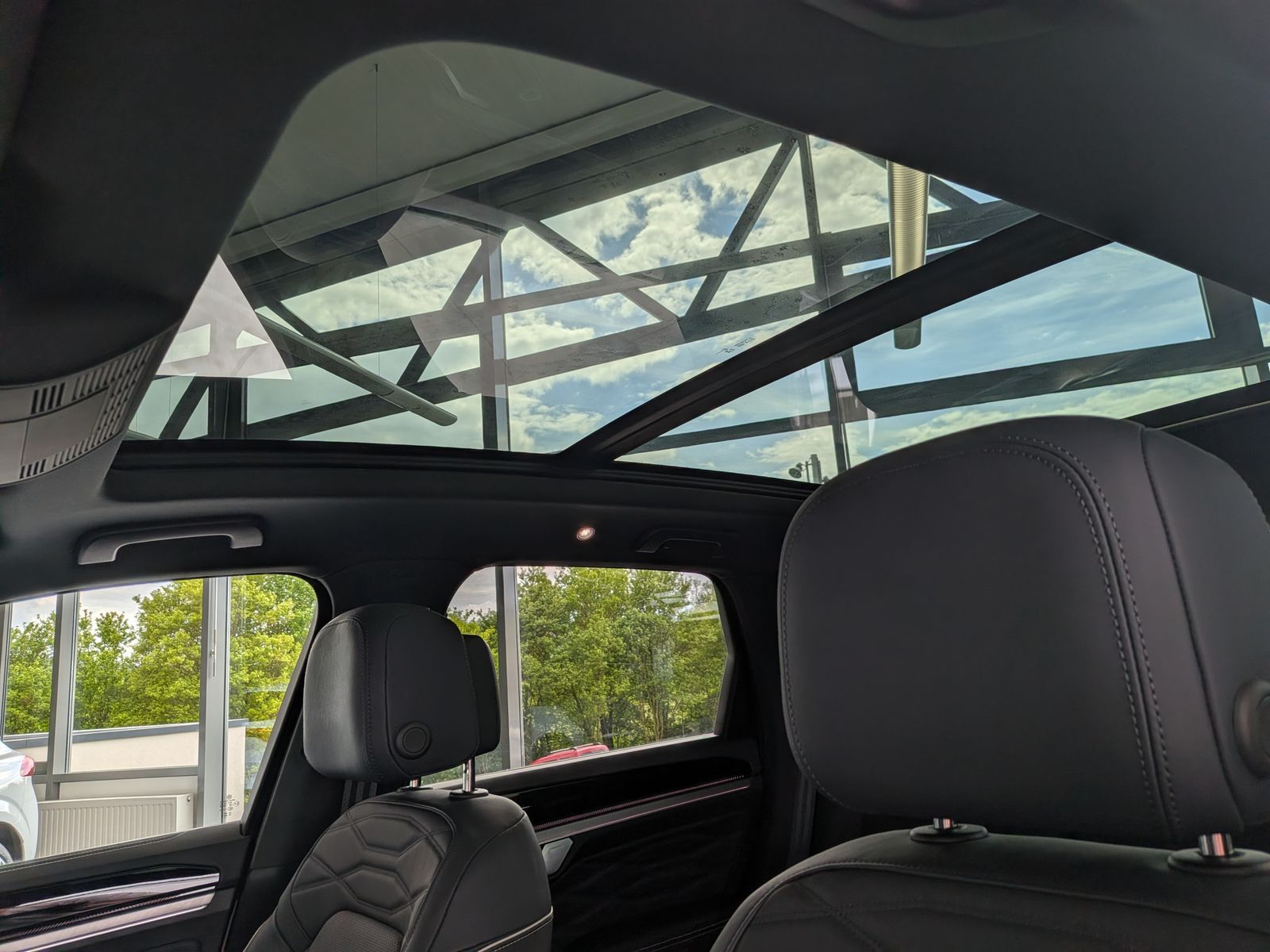 Fahrzeugabbildung Volkswagen Touareg 3.0TDI 4M R-Line VOLL Black 22" UPE 114T