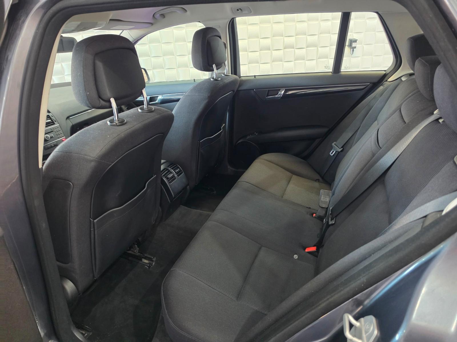 Mercedes-Benz C200 2010 — photo 9