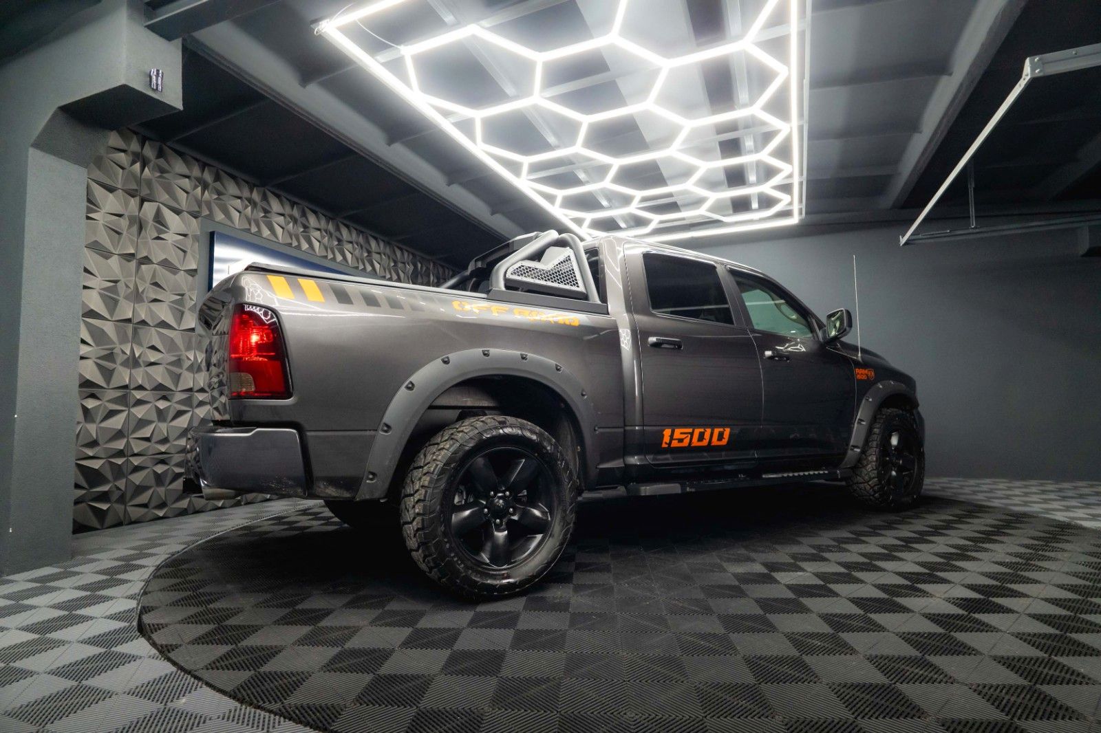 Fahrzeugabbildung Dodge RAM 5.7 V8 HEMI 4x4 OFFROAD Night-Paket *LED*