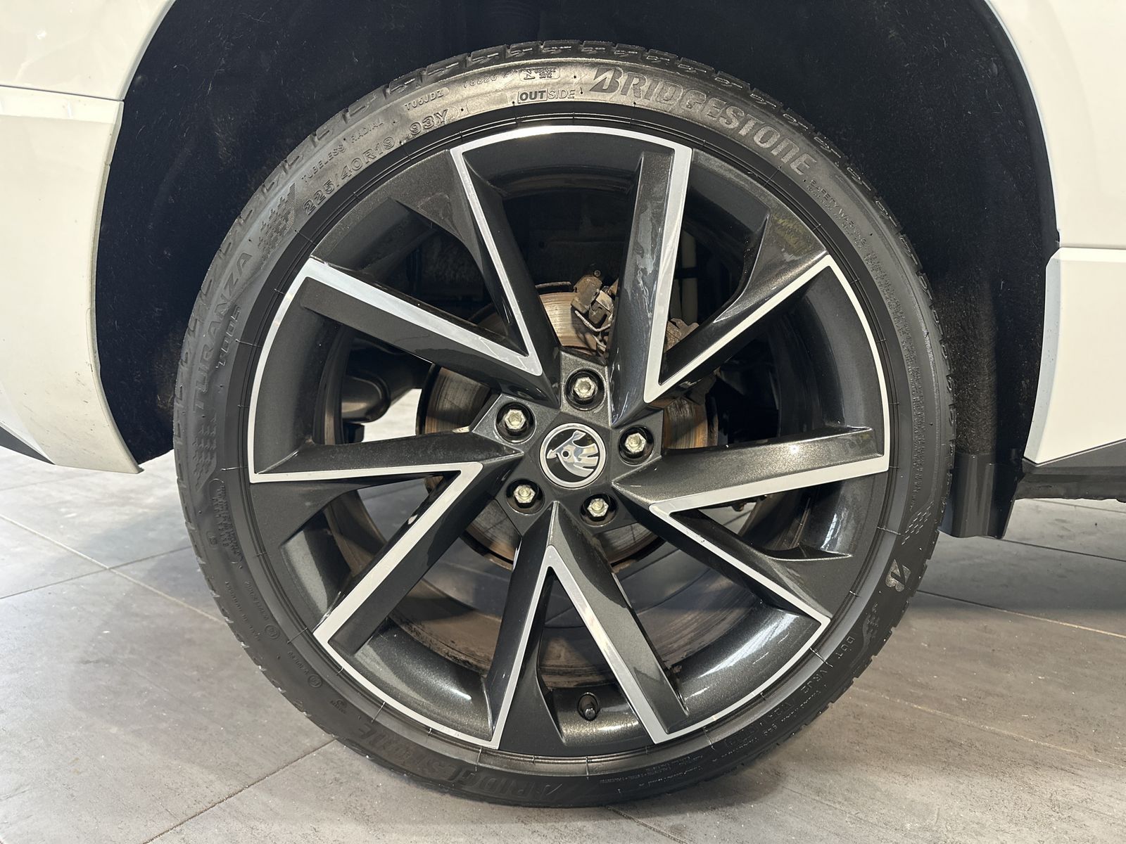 Fahrzeugabbildung SKODA Karoq 1.5 TSI DSG Sportline NAV+MATRIX+AHK+PANO