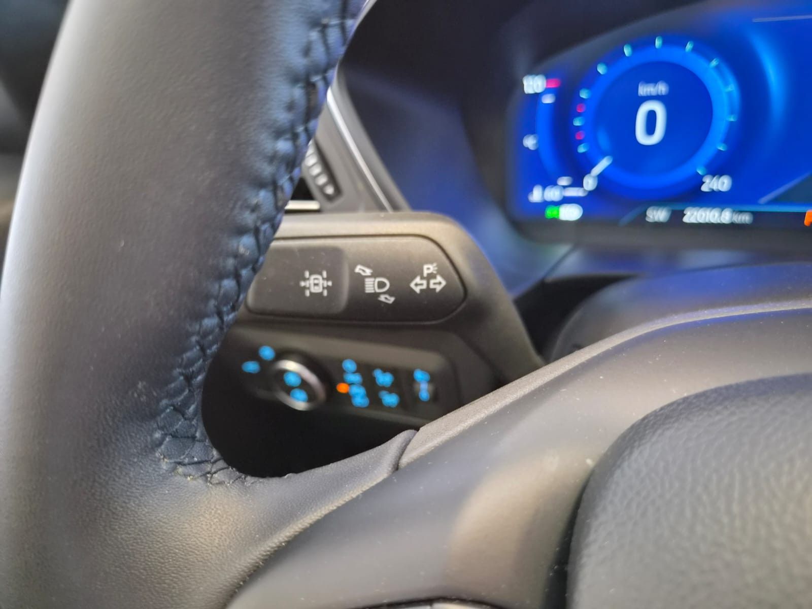 Fahrzeugabbildung Ford Kuga Titanium X / AUTOMATIK / GARANTIE / LED