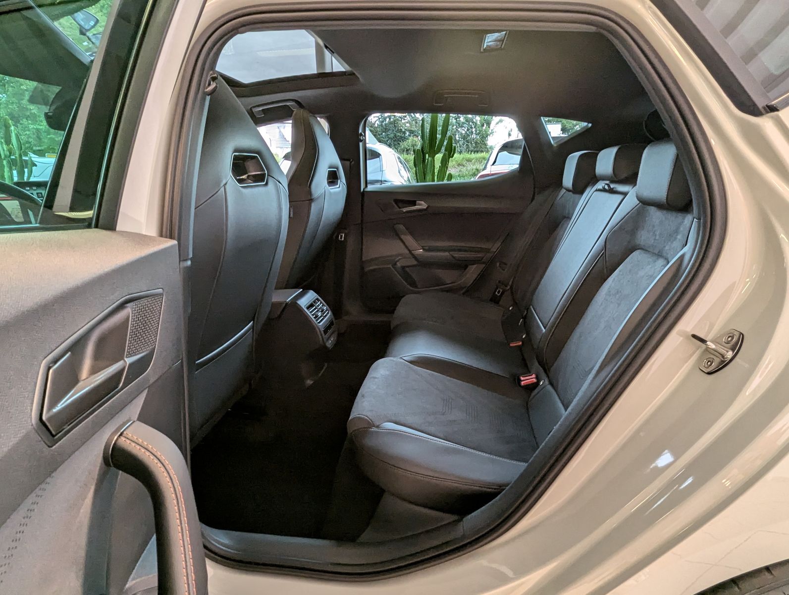CUPRA Leon 2.0TSI VZ Matrix Pano Sennheiser Kamera 19" - Image 13