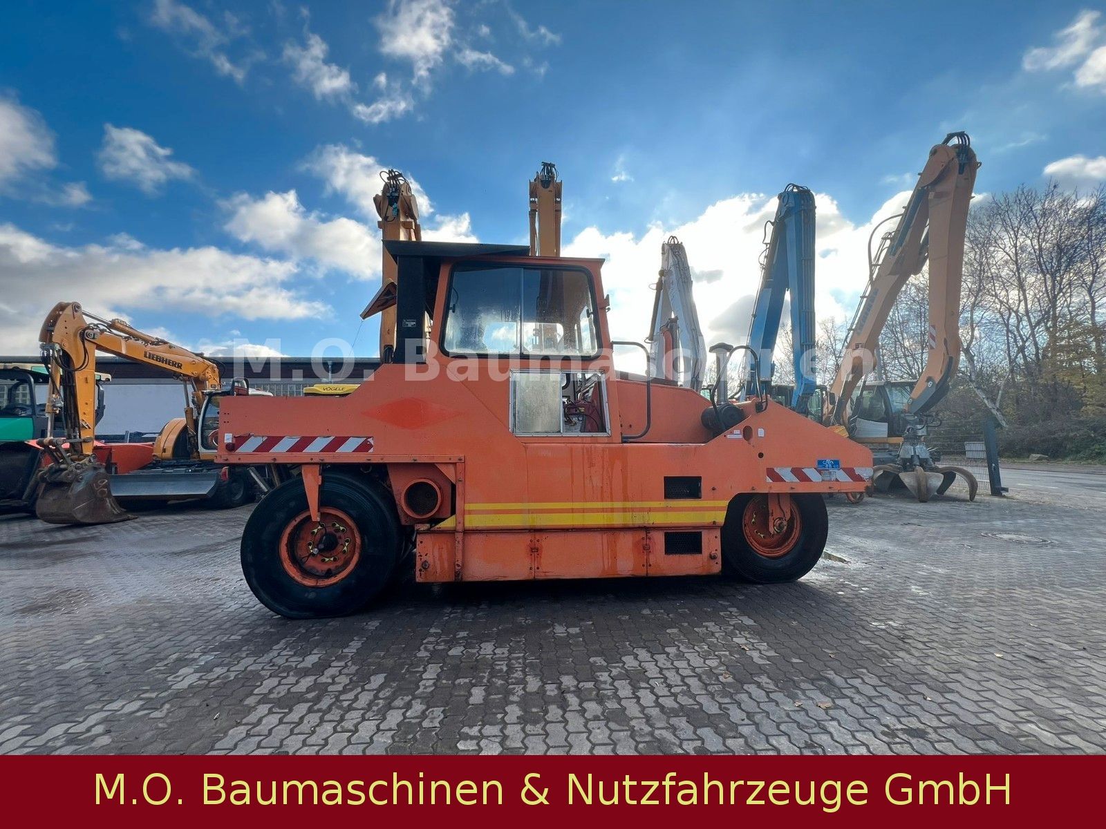 Fahrzeugabbildung Andere Corinsa CCR2135 / Gummiradwalze /