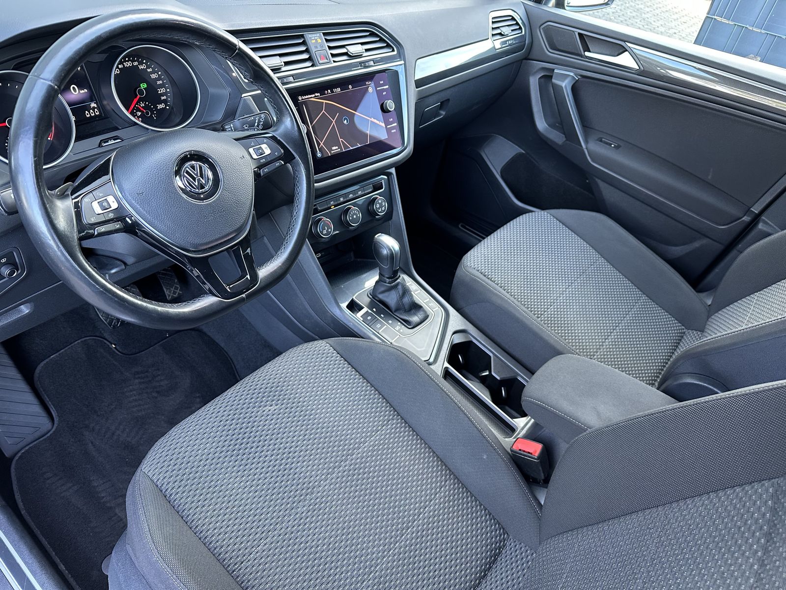 Fahrzeugabbildung Volkswagen Tiguan Allspace 2.0 TDI DSG R-Line Black NAV+ACC