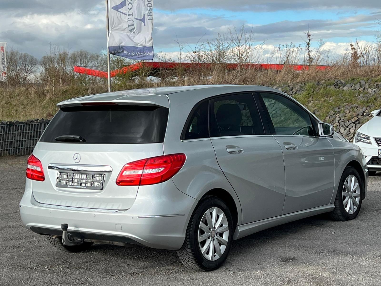Mercedes-Benz B 180 NAVI/RFK/AHK/LEDER