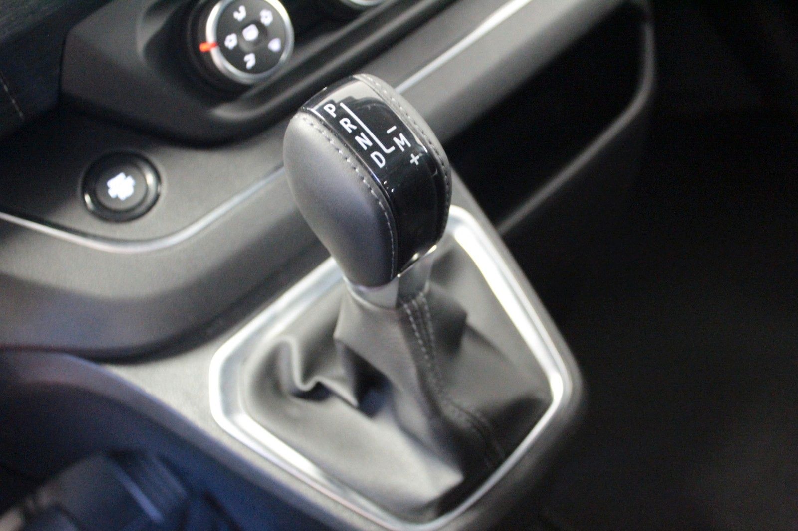 Fahrzeugabbildung Renault Trafic Grand dCi 150 EDC Evo*Automatik*8-Sitzer*