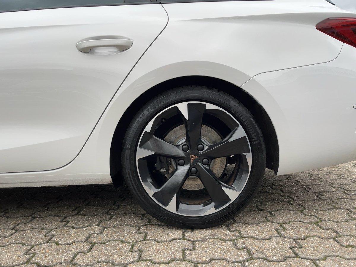 Cupra Leon Sportstourer 2.0 TSI DSG ACC+BEATS+NAVI+RFK