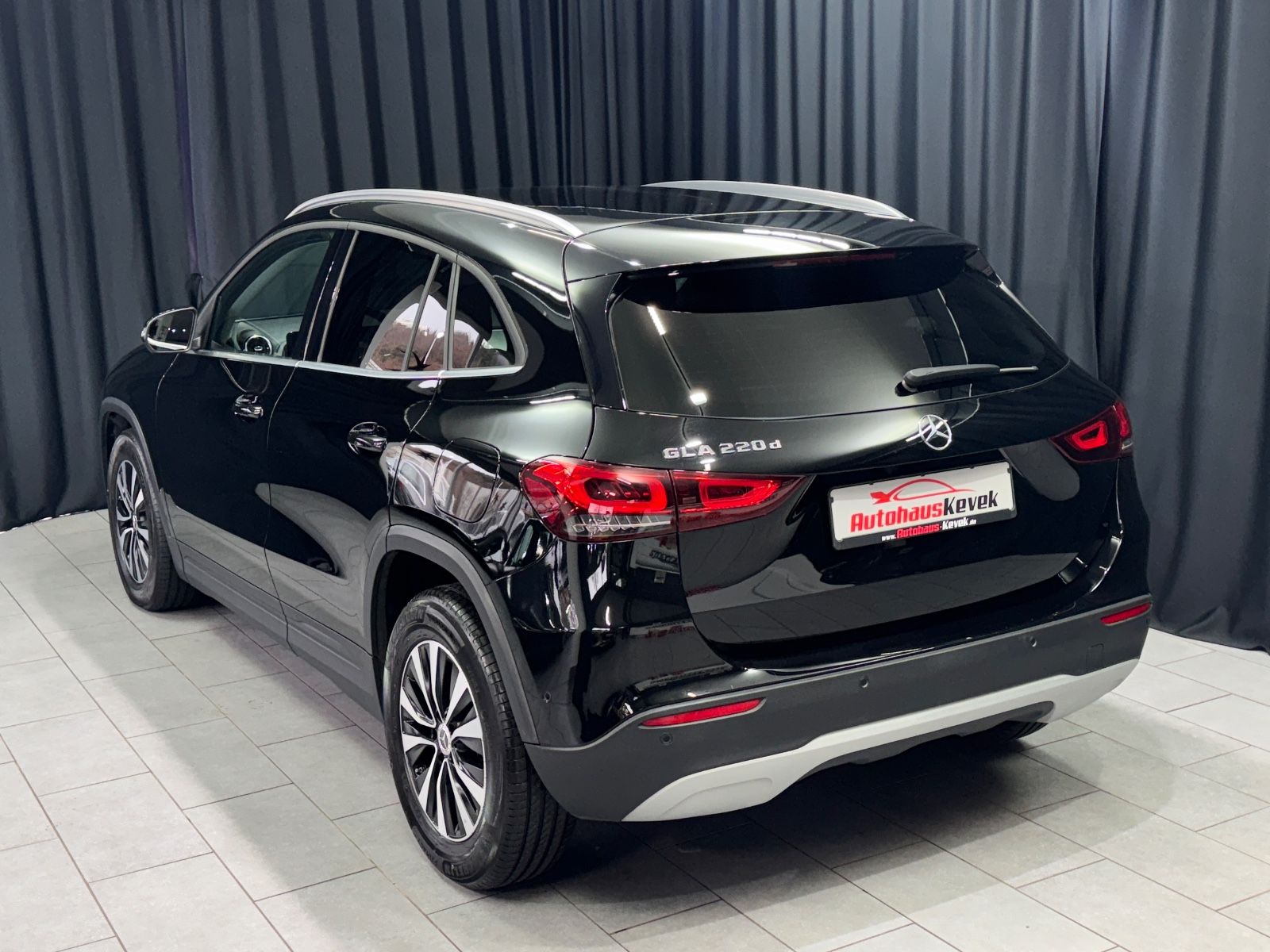 Fahrzeugabbildung Mercedes-Benz GLA 220d|AUTOMATIK|NAVI|LED-SCHEINWERFER|