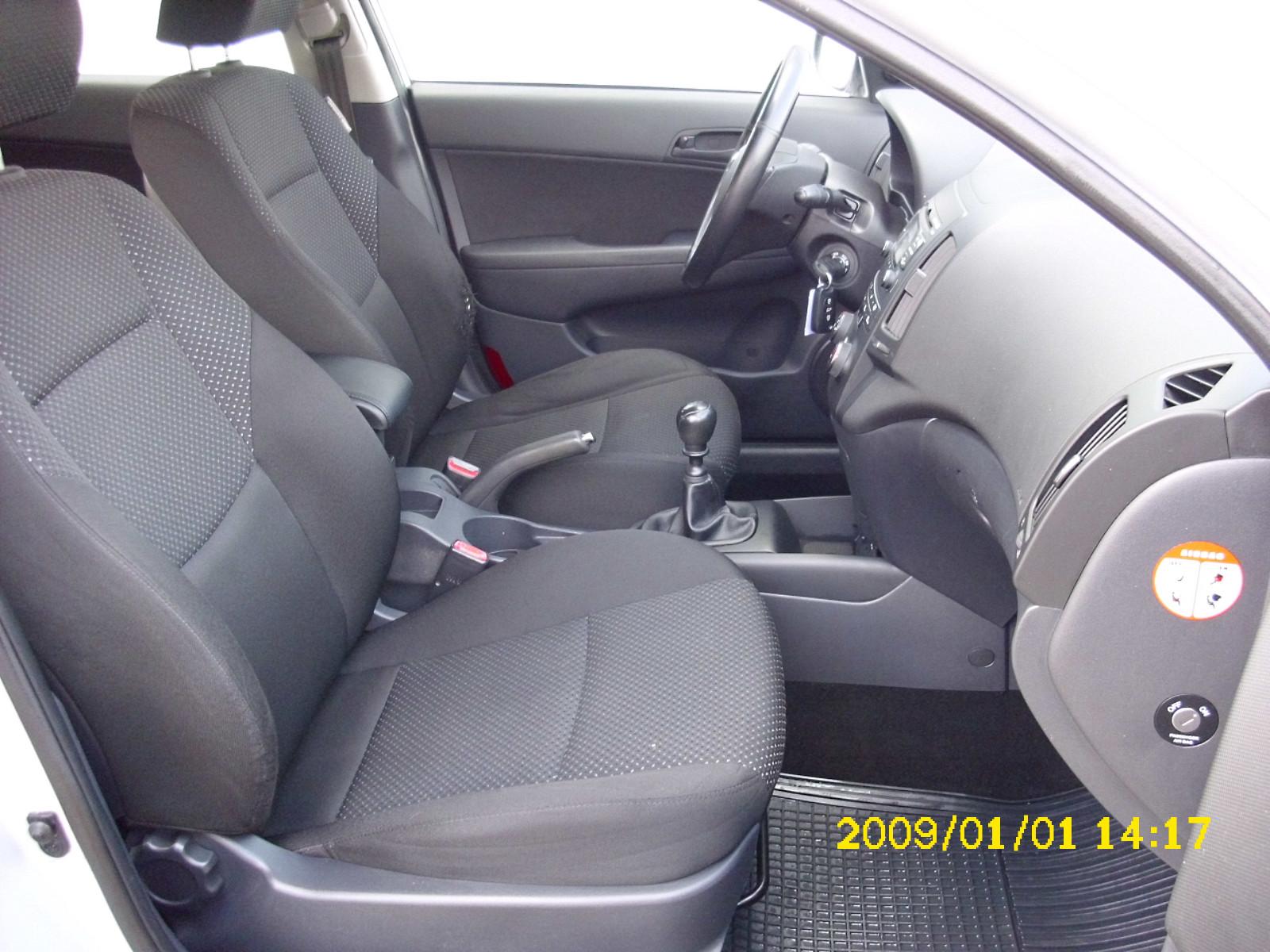 Hyundai i30 2009 — photo 11