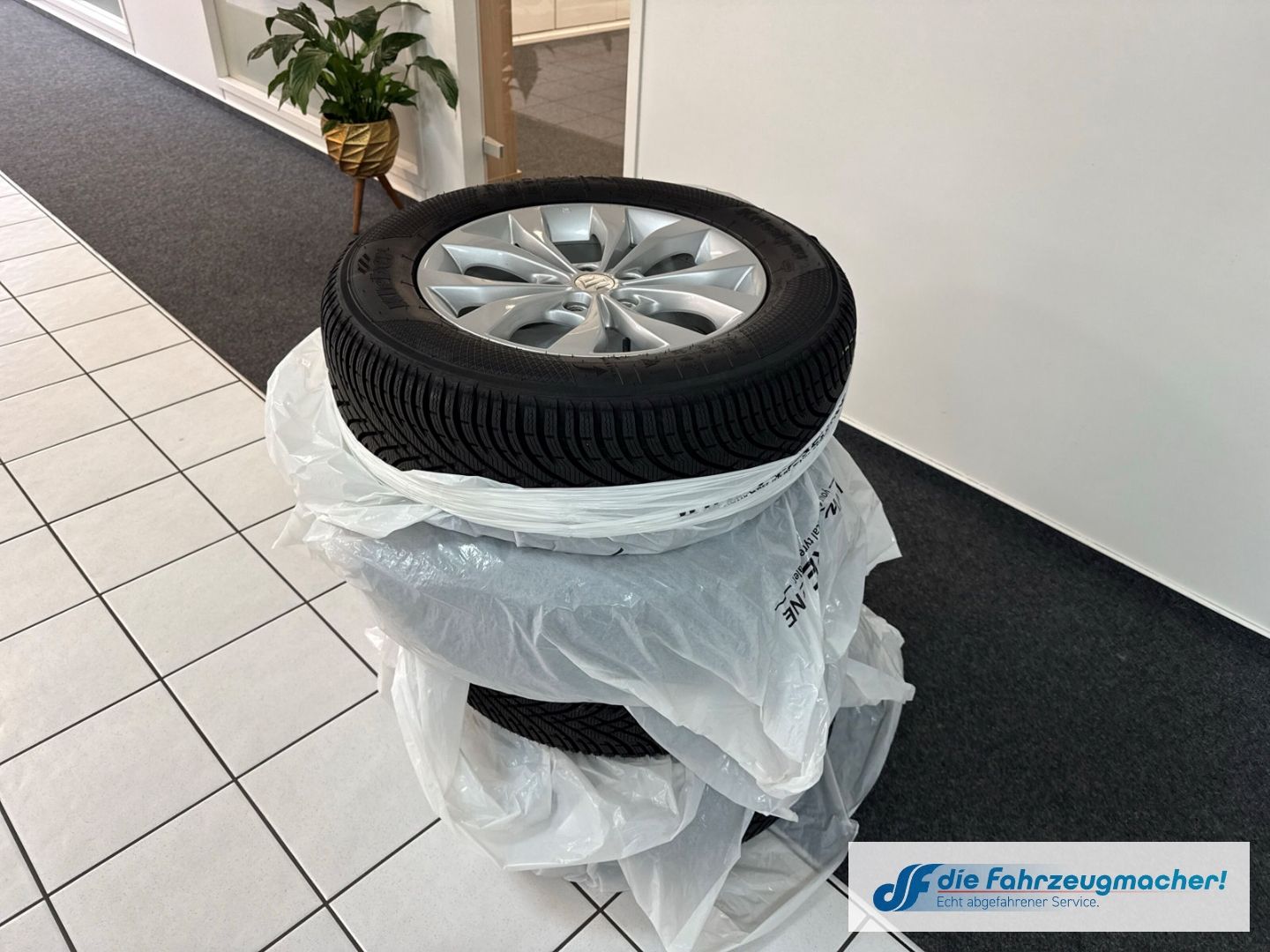Fahrzeugabbildung Suzuki Grand Vitara 2.4 VVT Comfort Navi Xenon Sperrdif