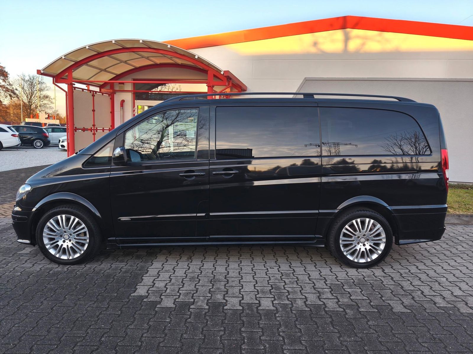 Fahrzeugabbildung Mercedes-Benz Viano 3.0 X-Clusive lang/6-Sitze/Alcantara/Navi