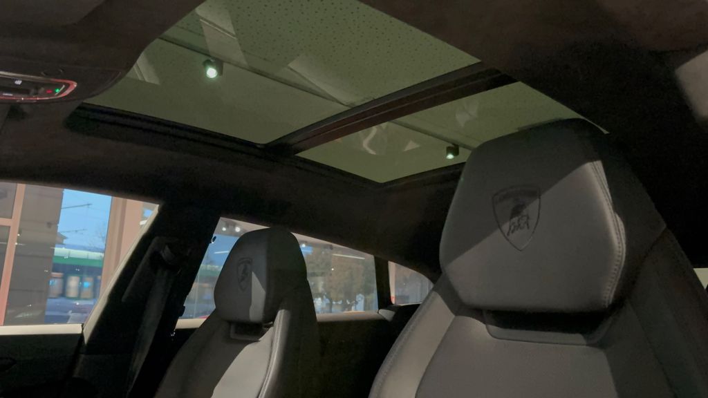 LAMBORGHINI Urus 2023