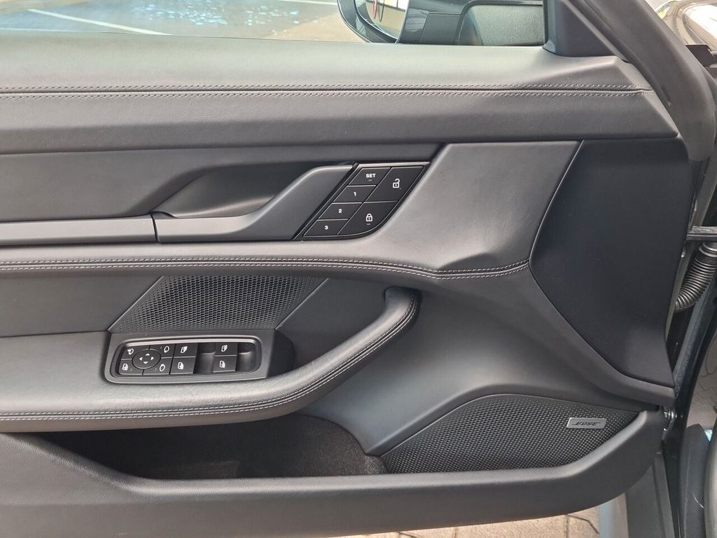 PORSCHE Taycan 2022