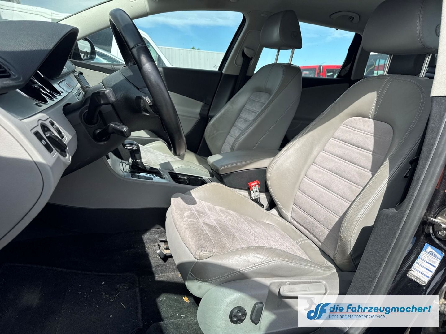 Fahrzeugabbildung Volkswagen Passat Variant Highline Navi Leder *EXPORT